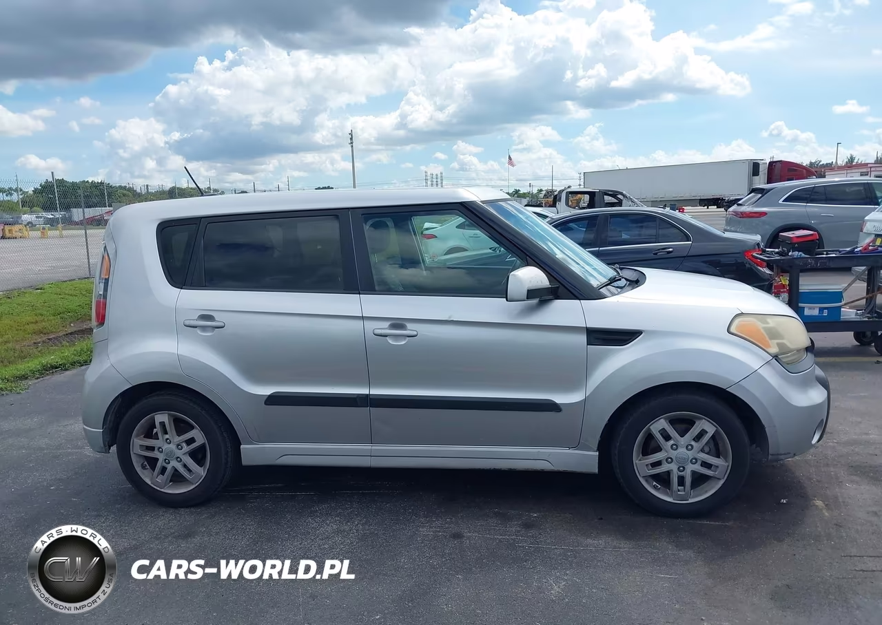 2011 Kia Soul + VIN:KNDJT2A29B7339194 - 13