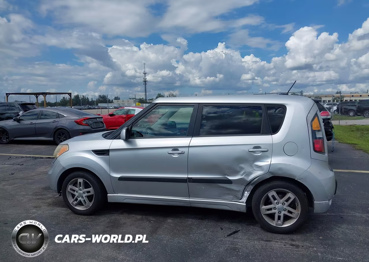 2011 Kia Soul + VIN:KNDJT2A29B7339194 - 14