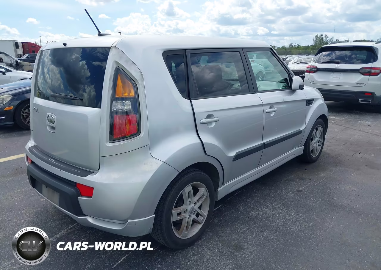 2011 Kia Soul + VIN:KNDJT2A29B7339194 - 4