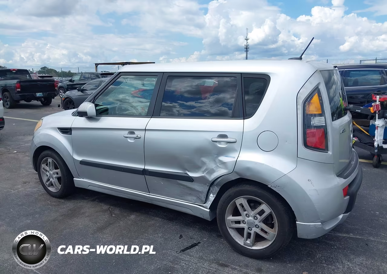 2011 Kia Soul + VIN:KNDJT2A29B7339194 - 6