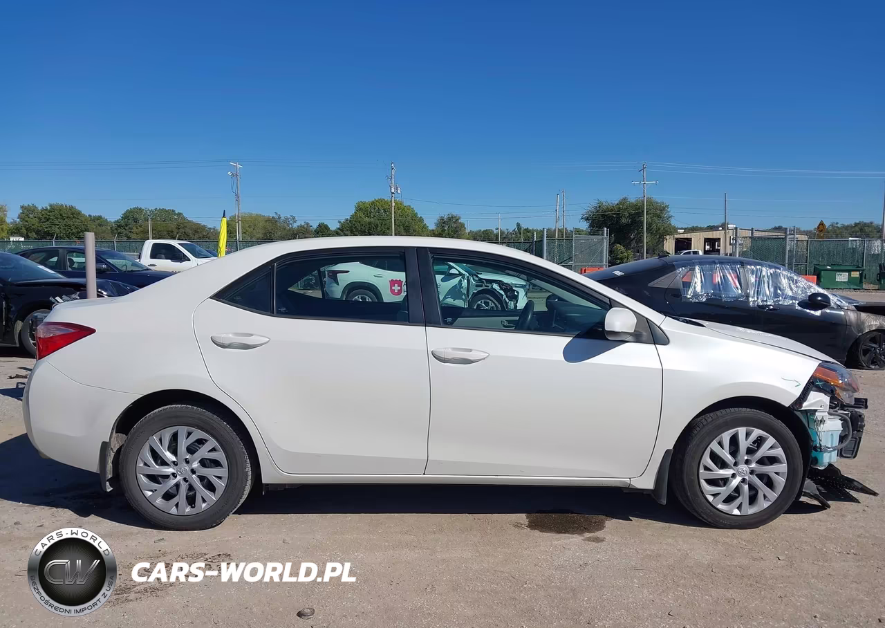 2017 Toyota Corolla Le VIN:5YFBURHE1HP691235 - 14