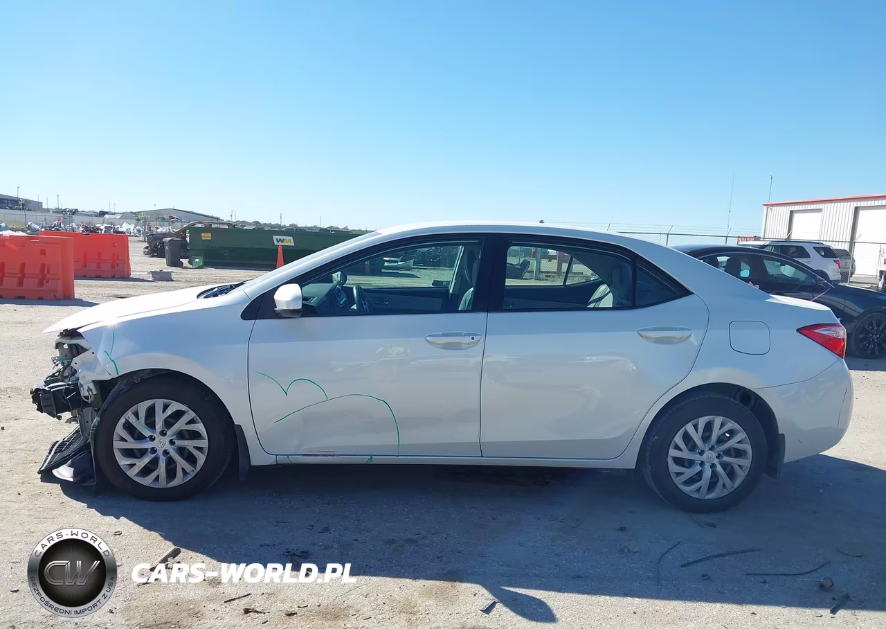2017 Toyota Corolla Le VIN:5YFBURHE1HP691235 - 15