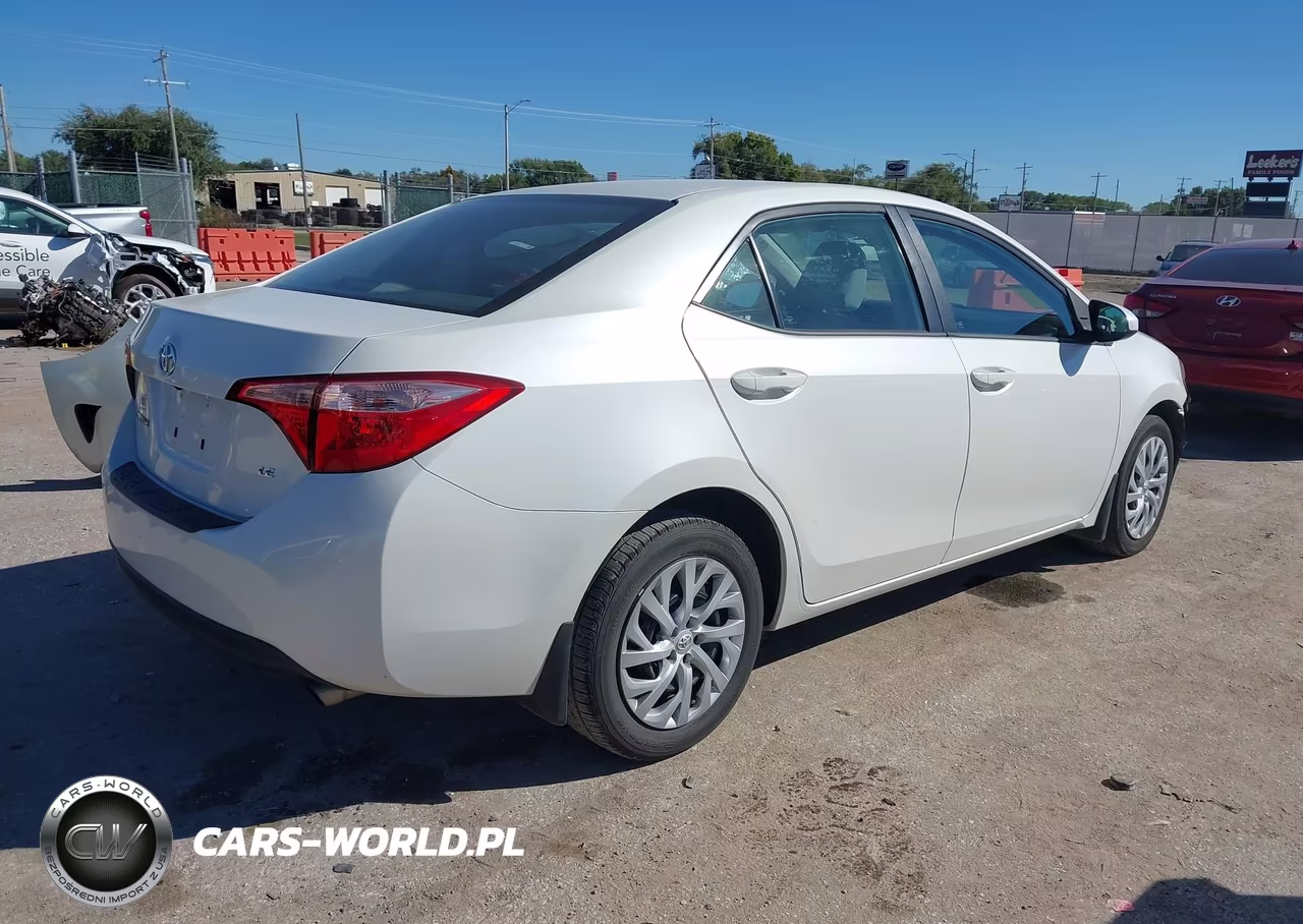 2017 Toyota Corolla Le VIN:5YFBURHE1HP691235 - 4