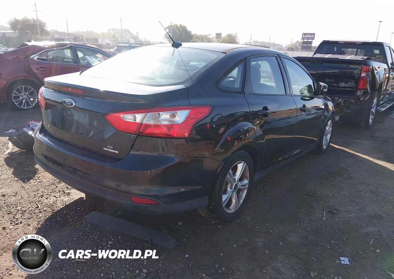 2014 Ford Focus Se VIN:1FADP3F21EL293247 - 4
