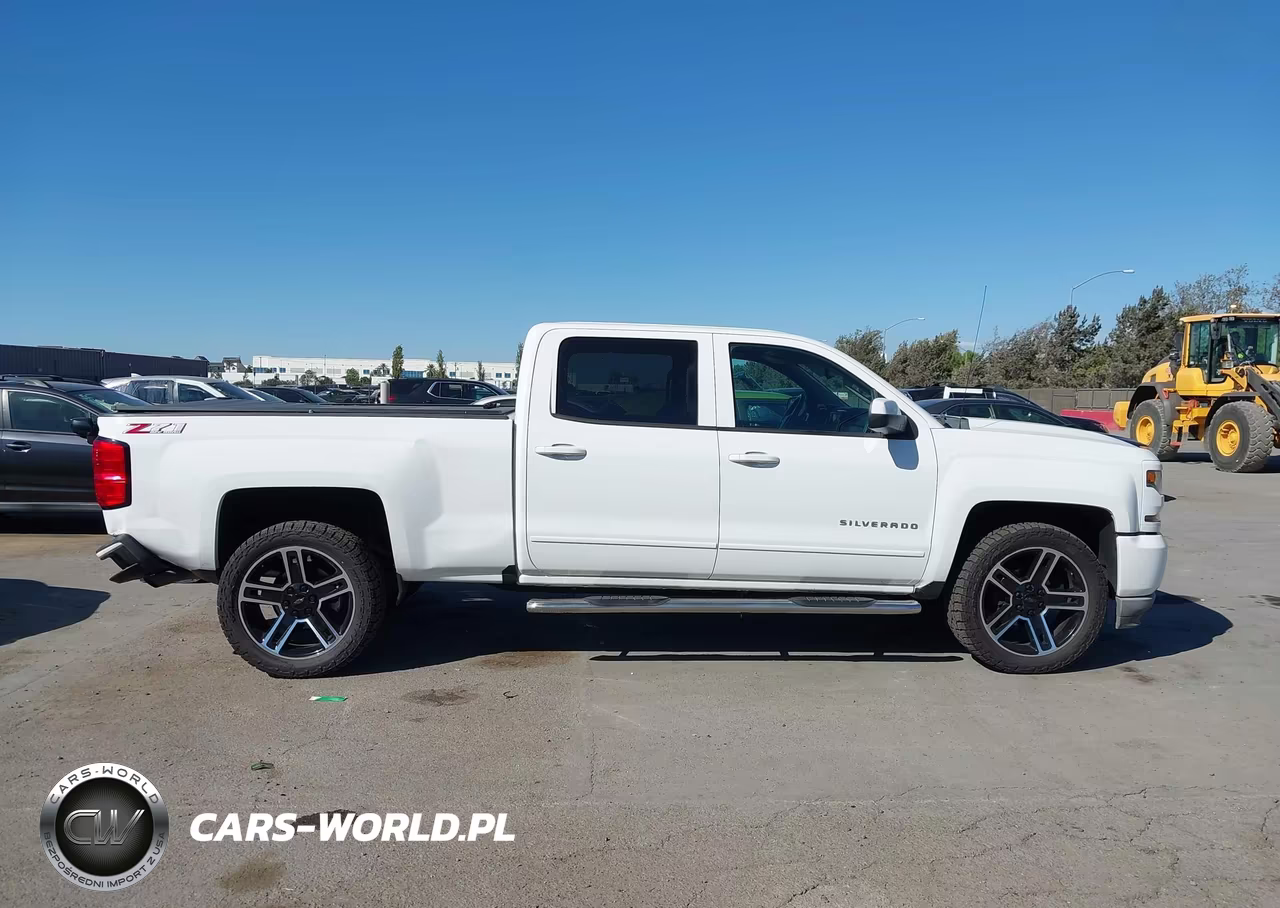 2018 Chevrolet Silverado 1500 2Lt VIN:1GCUKREC7JF153122 - 13