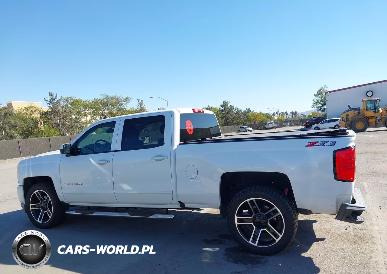 2018 Chevrolet Silverado 1500 2Lt VIN:1GCUKREC7JF153122 - 14
