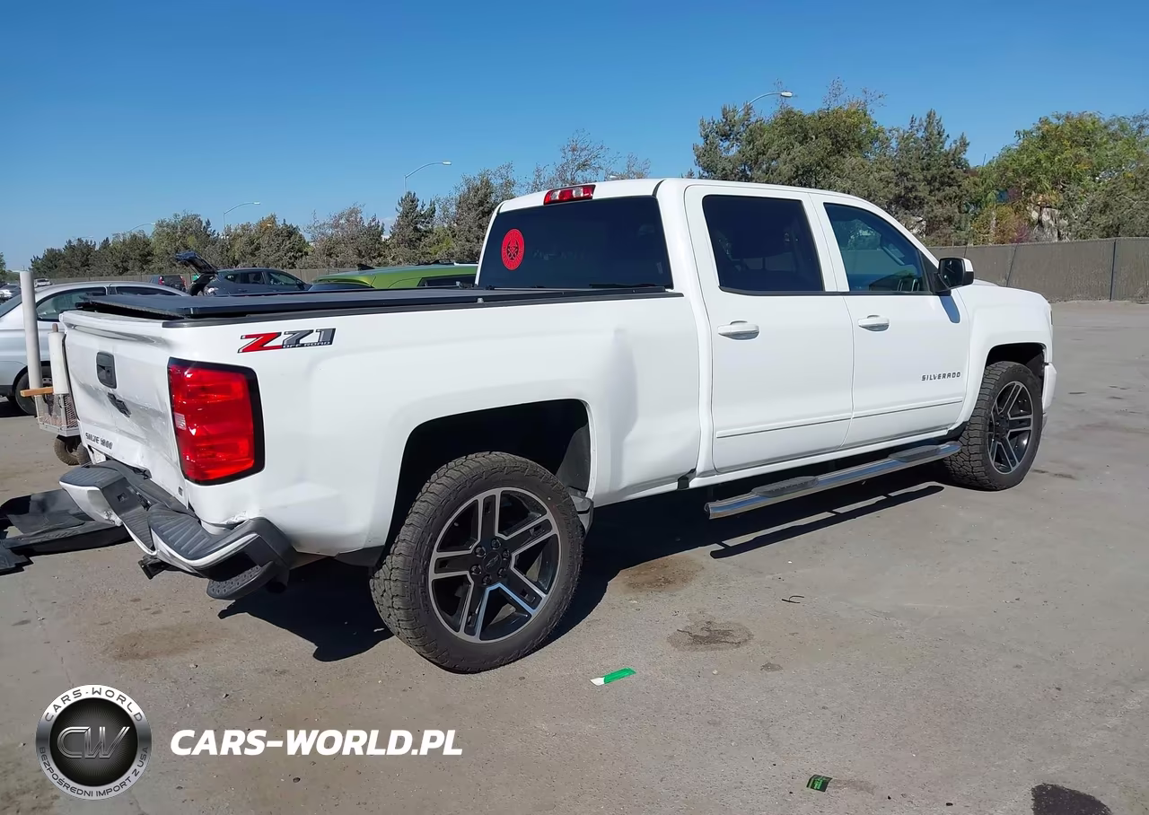 2018 Chevrolet Silverado 1500 2Lt VIN:1GCUKREC7JF153122 - 4