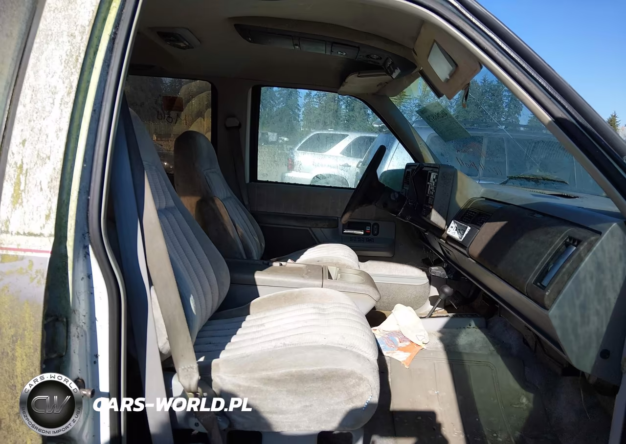 1993 Chevrolet Suburban K1500 VIN:1GNFK16K6PJ370254 - 5