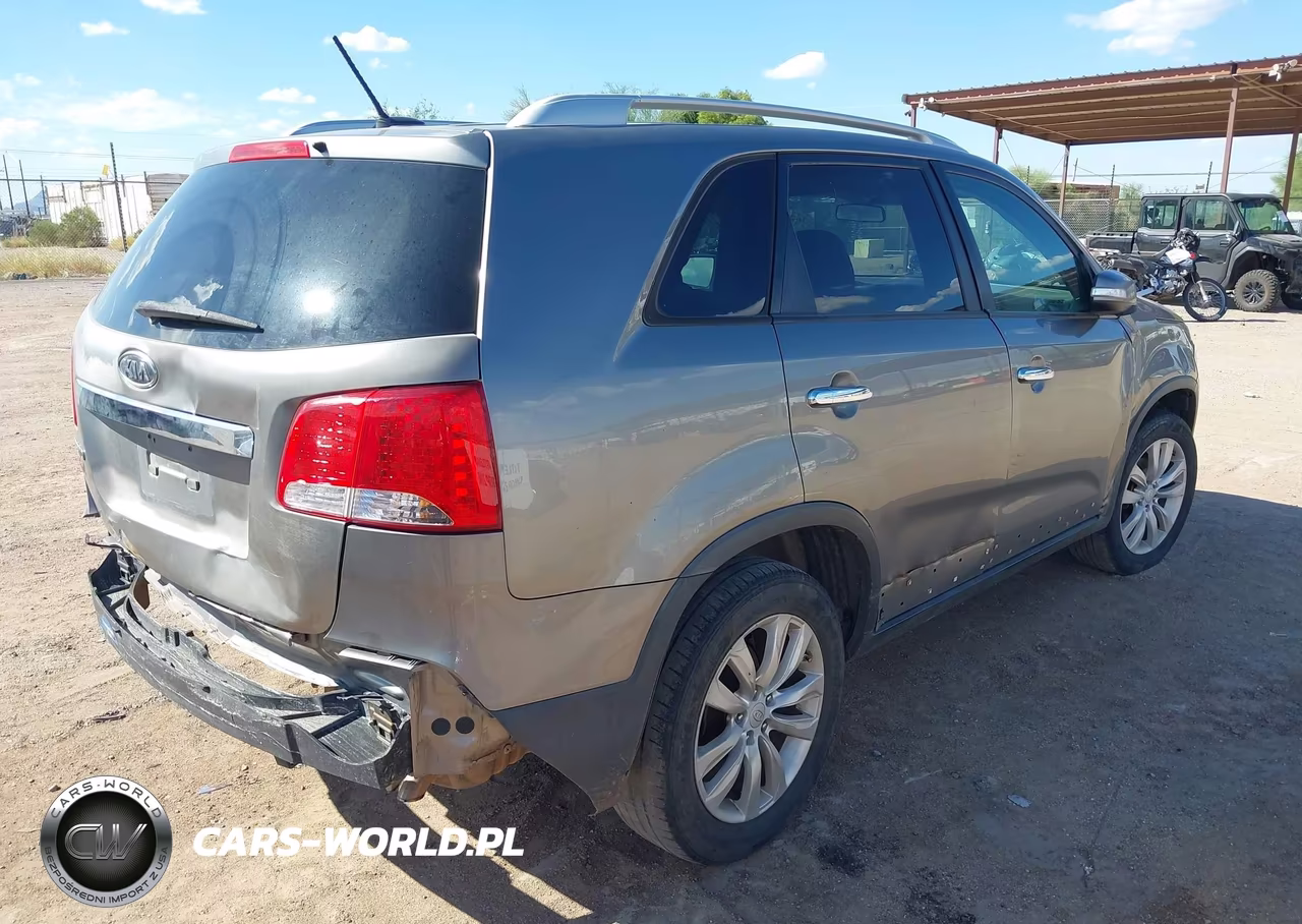 2011 Kia Sorento Lx V6 VIN:5XYKT4A29BG047323 - 4