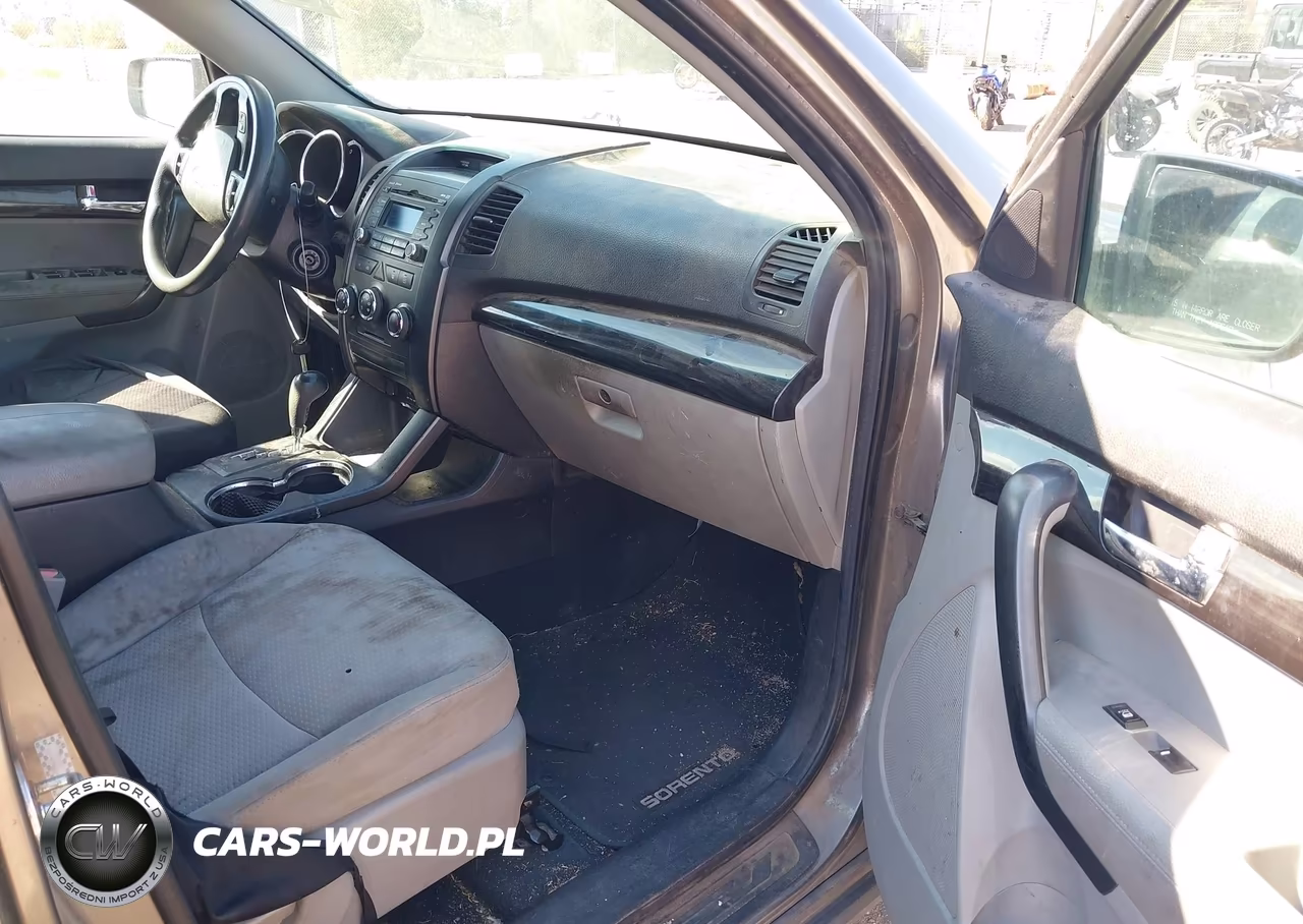 2011 Kia Sorento Lx V6 VIN:5XYKT4A29BG047323 - 5