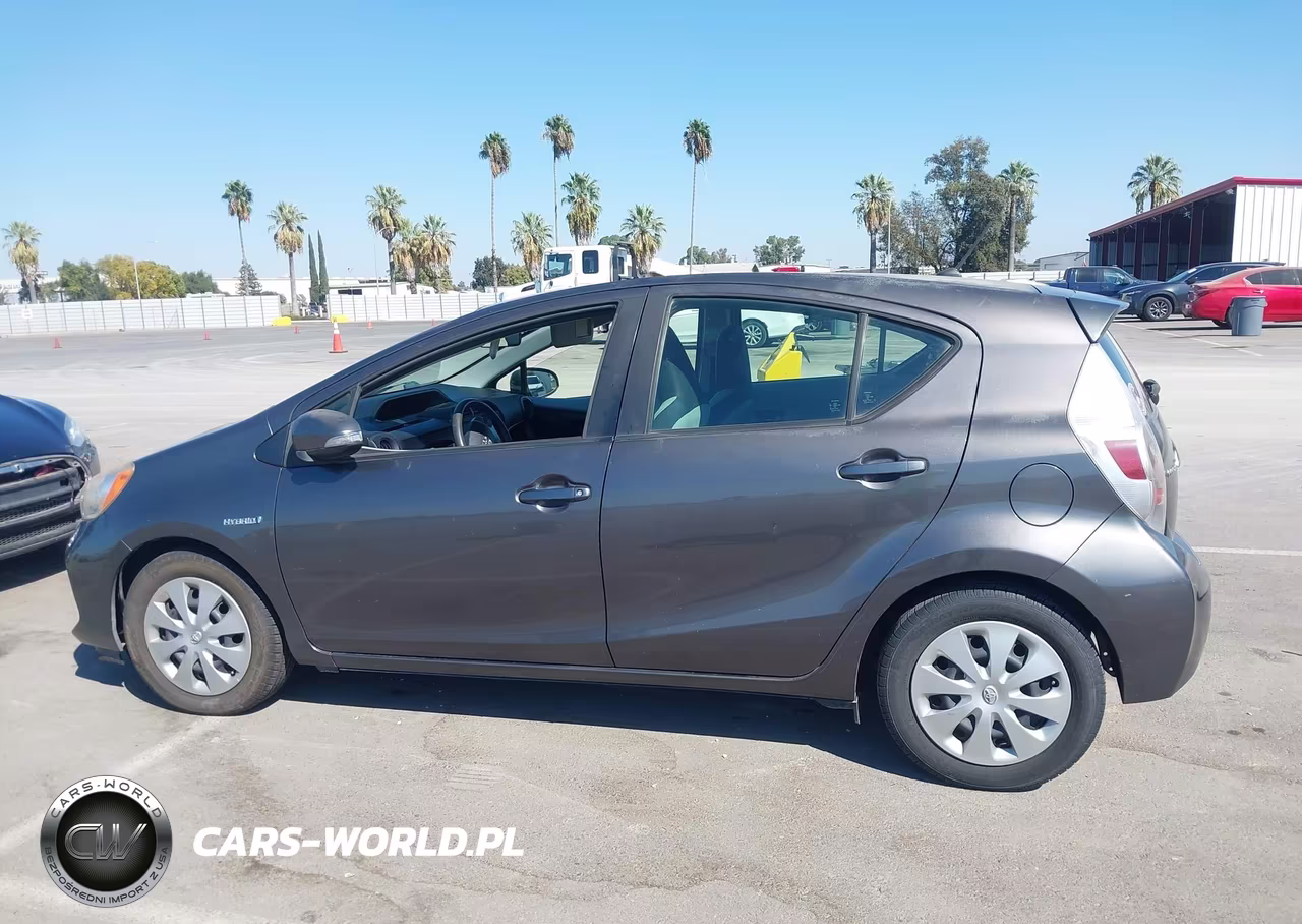 2014 Toyota Prius C One VIN:JTDKDTB37E1575168 - 14
