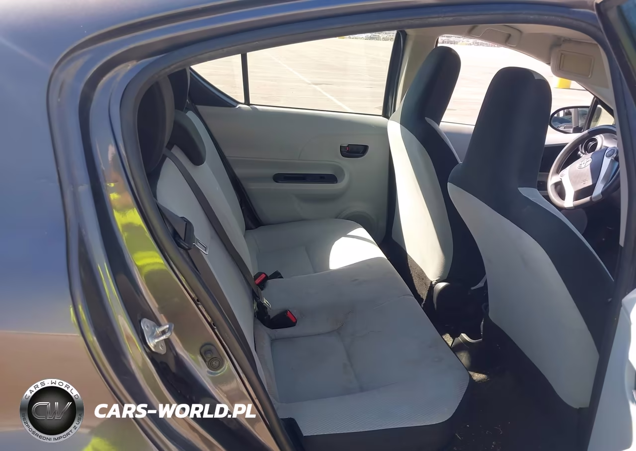 2014 Toyota Prius C One VIN:JTDKDTB37E1575168 - 8