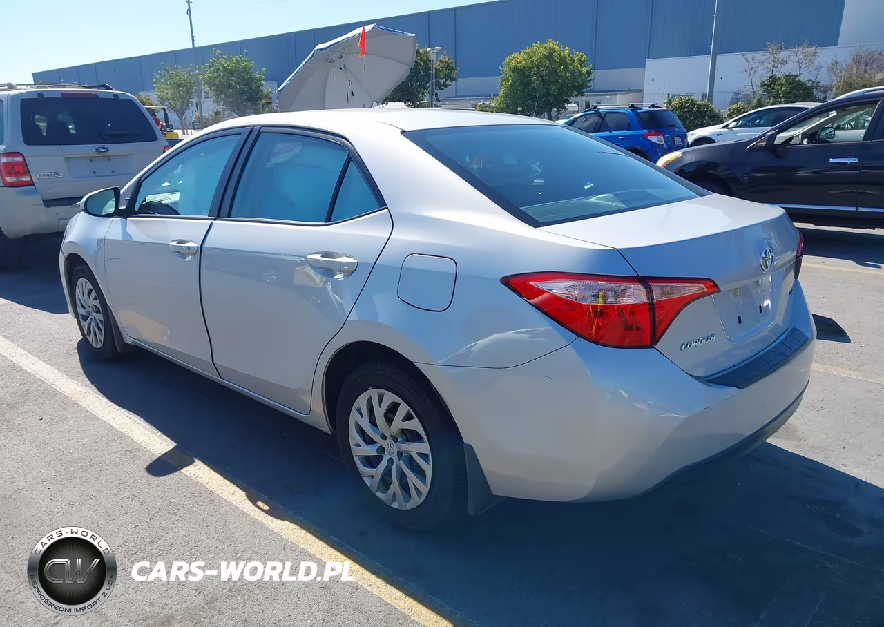 2017 Toyota Corolla Le VIN:2T1BURHE8HC808213 - 3