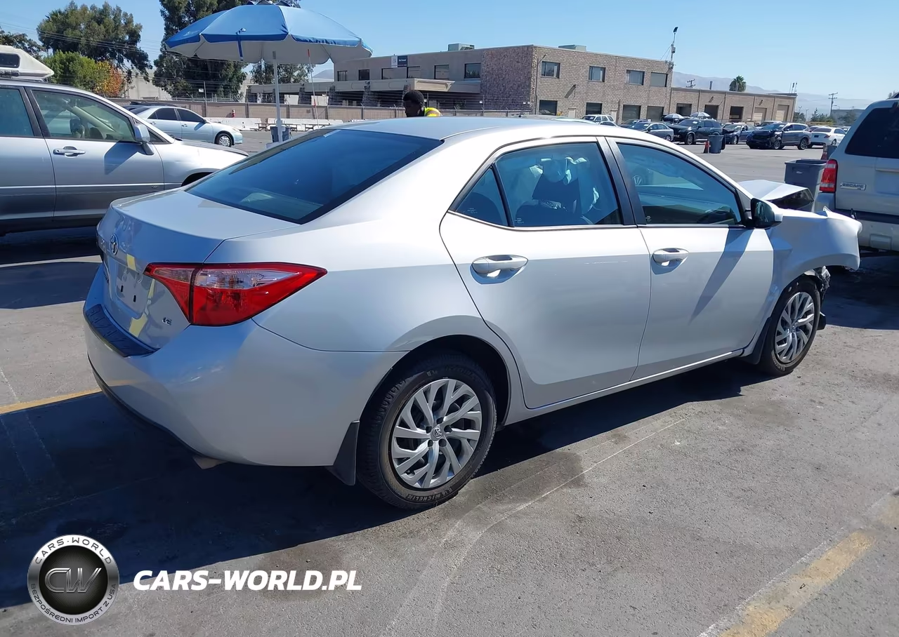 2017 Toyota Corolla Le VIN:2T1BURHE8HC808213 - 4
