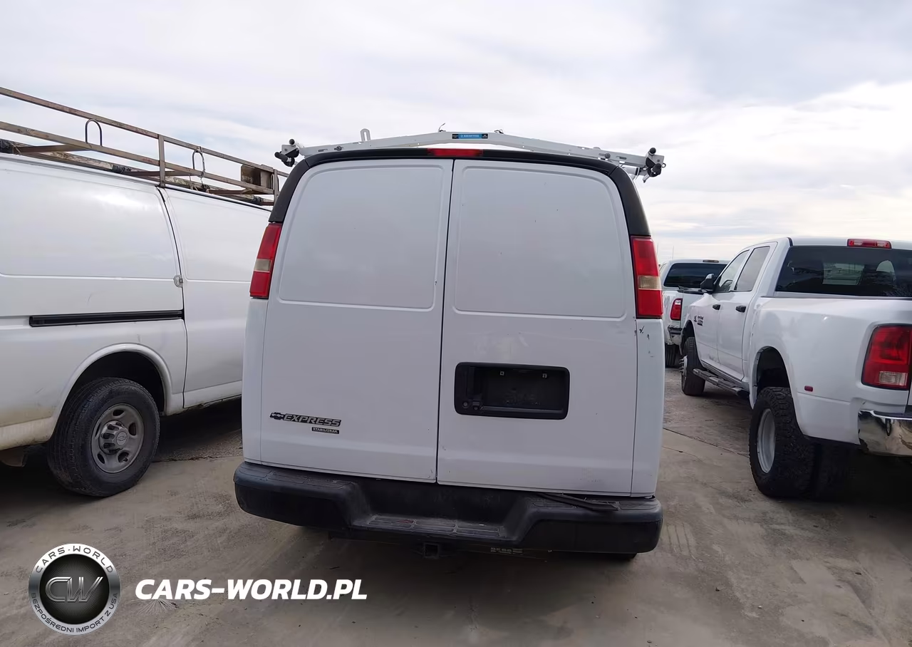 2015 Chevrolet Express 2500 Work Van VIN:1GCWGFCF6F1272063 - 17