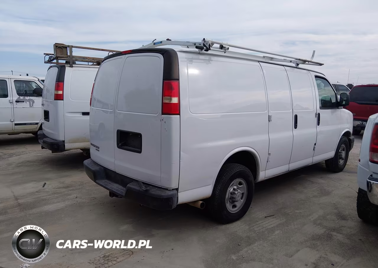 2015 Chevrolet Express 2500 Work Van VIN:1GCWGFCF6F1272063 - 4