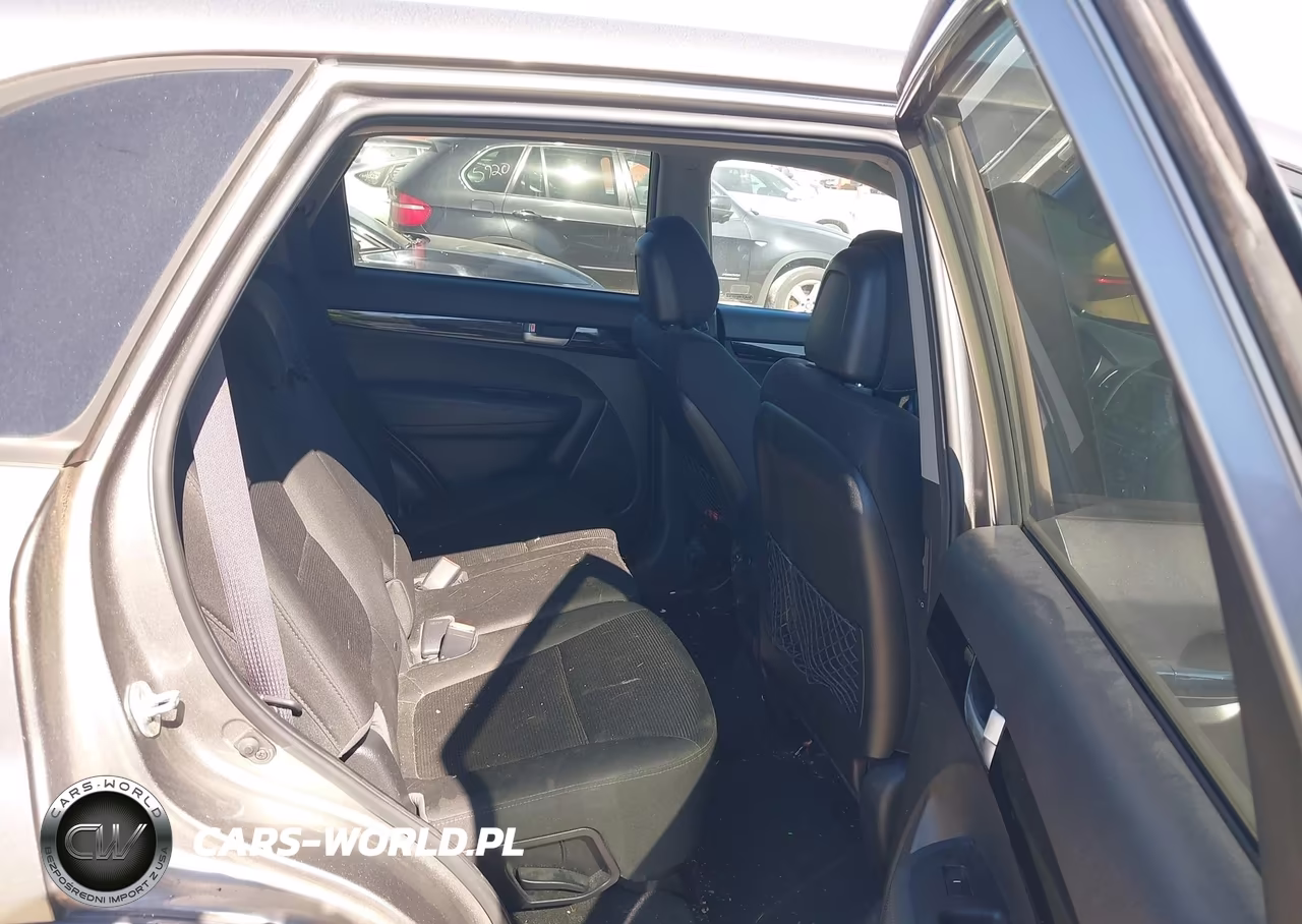 2015 Kia Sorento Lx VIN:5XYKT3A68FG657586 - 8