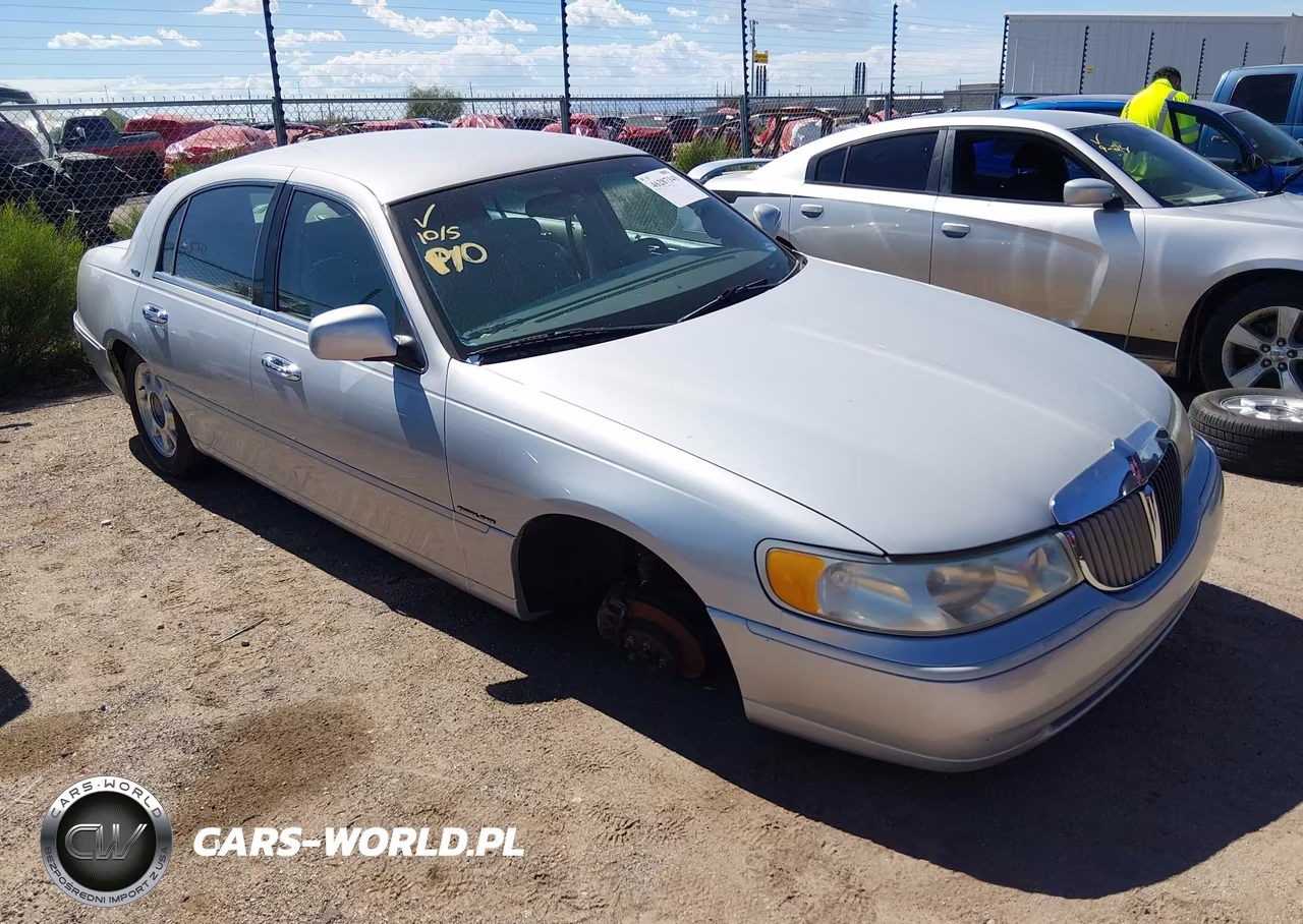 2000 Lincoln Town Car Signature