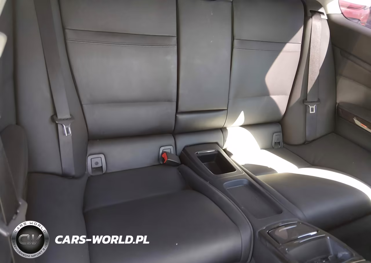 BMW 328I VIN:WBAKE5C53BE755418 - 8