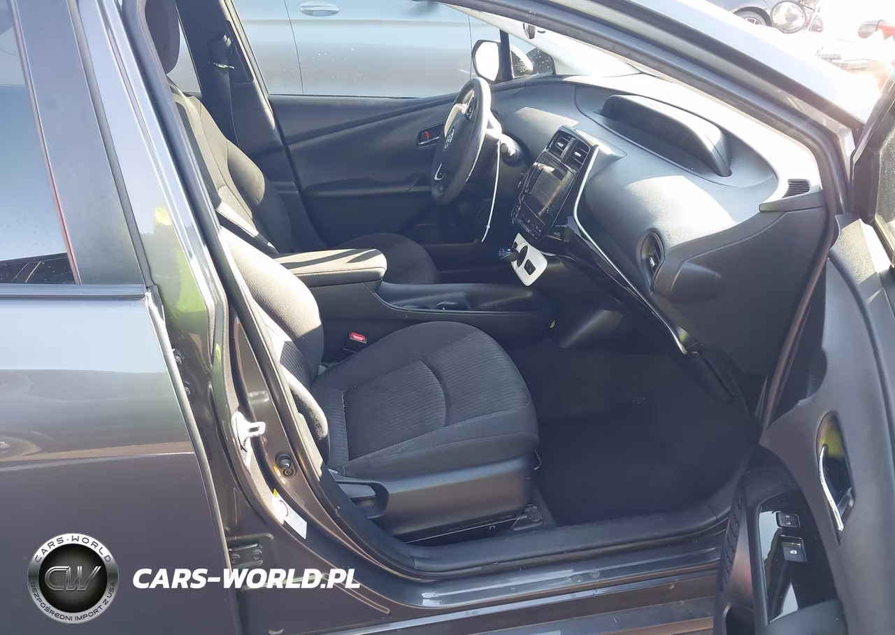 2018 Toyota Prius Two VIN:JTDKBRFU1J3584412 - 5