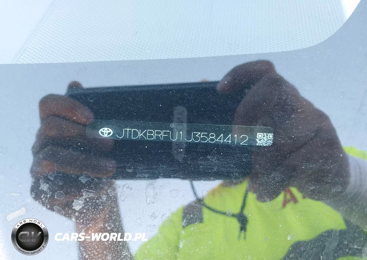 2018 Toyota Prius Two VIN:JTDKBRFU1J3584412 - 9