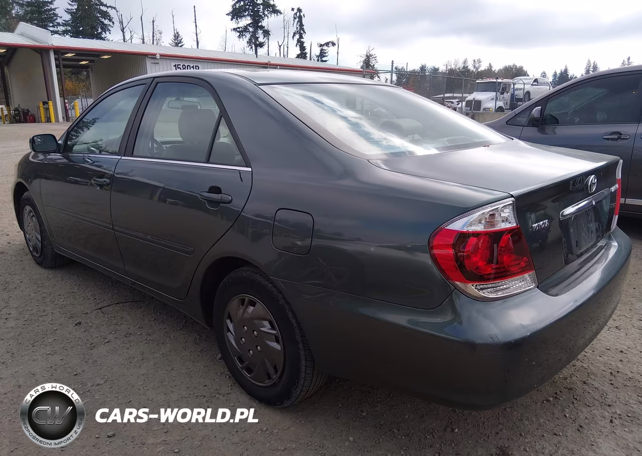 2005 Toyota Camry Le VIN:JTDBE32KX50317026 - 3