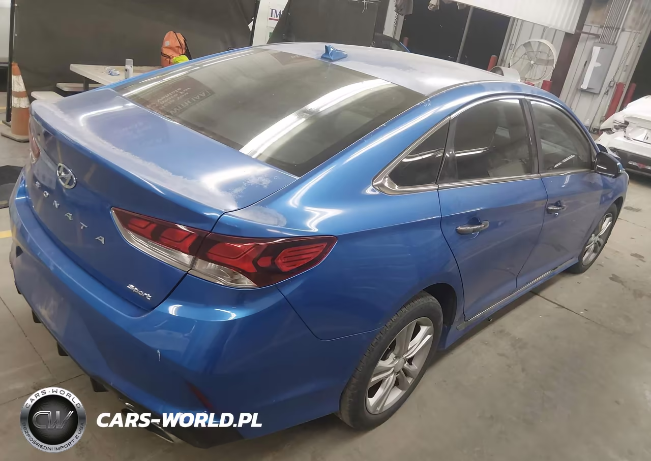 2018 Hyundai Sonata Sport VIN:5NPE34AF5JH656948 - 4