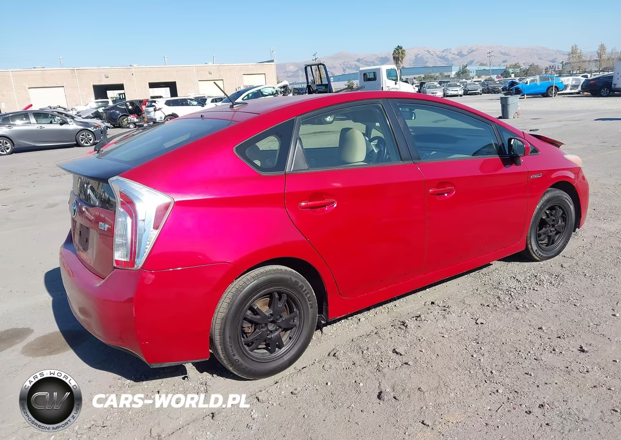 2012 Toyota Prius Three VIN:JTDKN3DU5C5389315 - 4