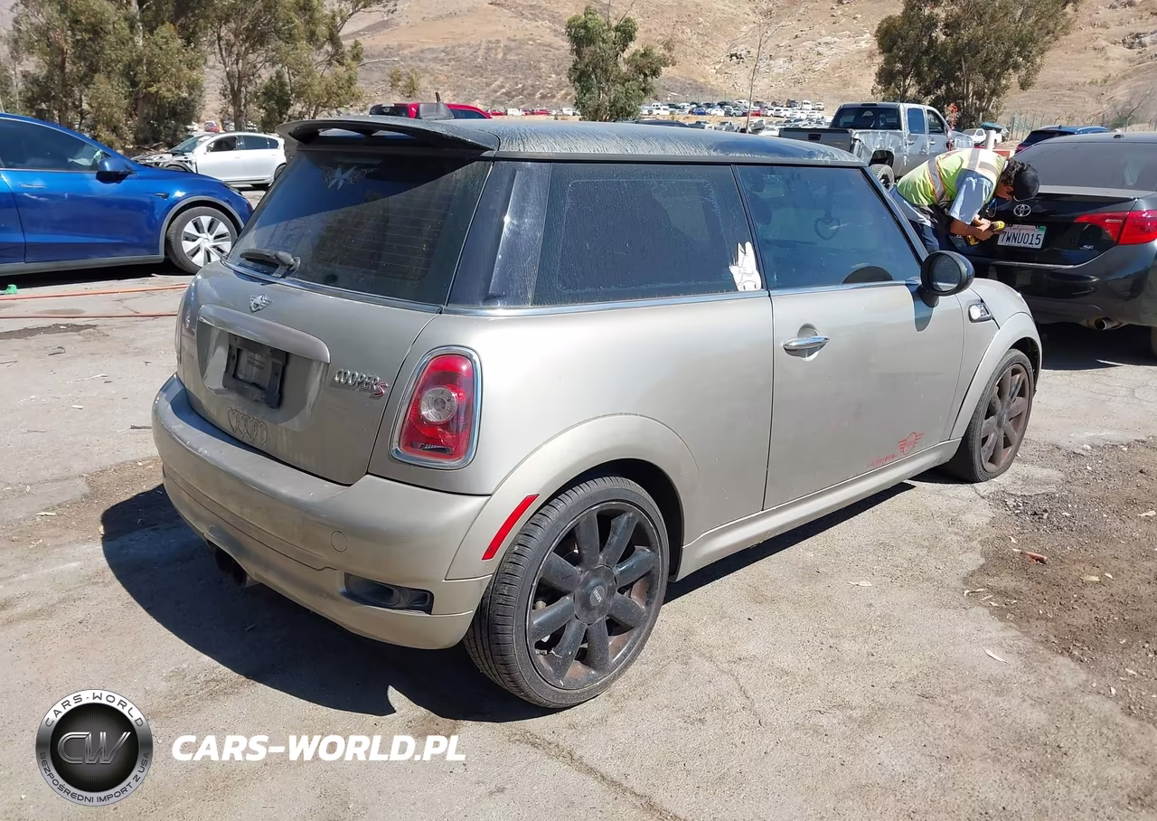 2010 Mini Cooper S VIN:WMWMF7C53ATZ72902 - 4