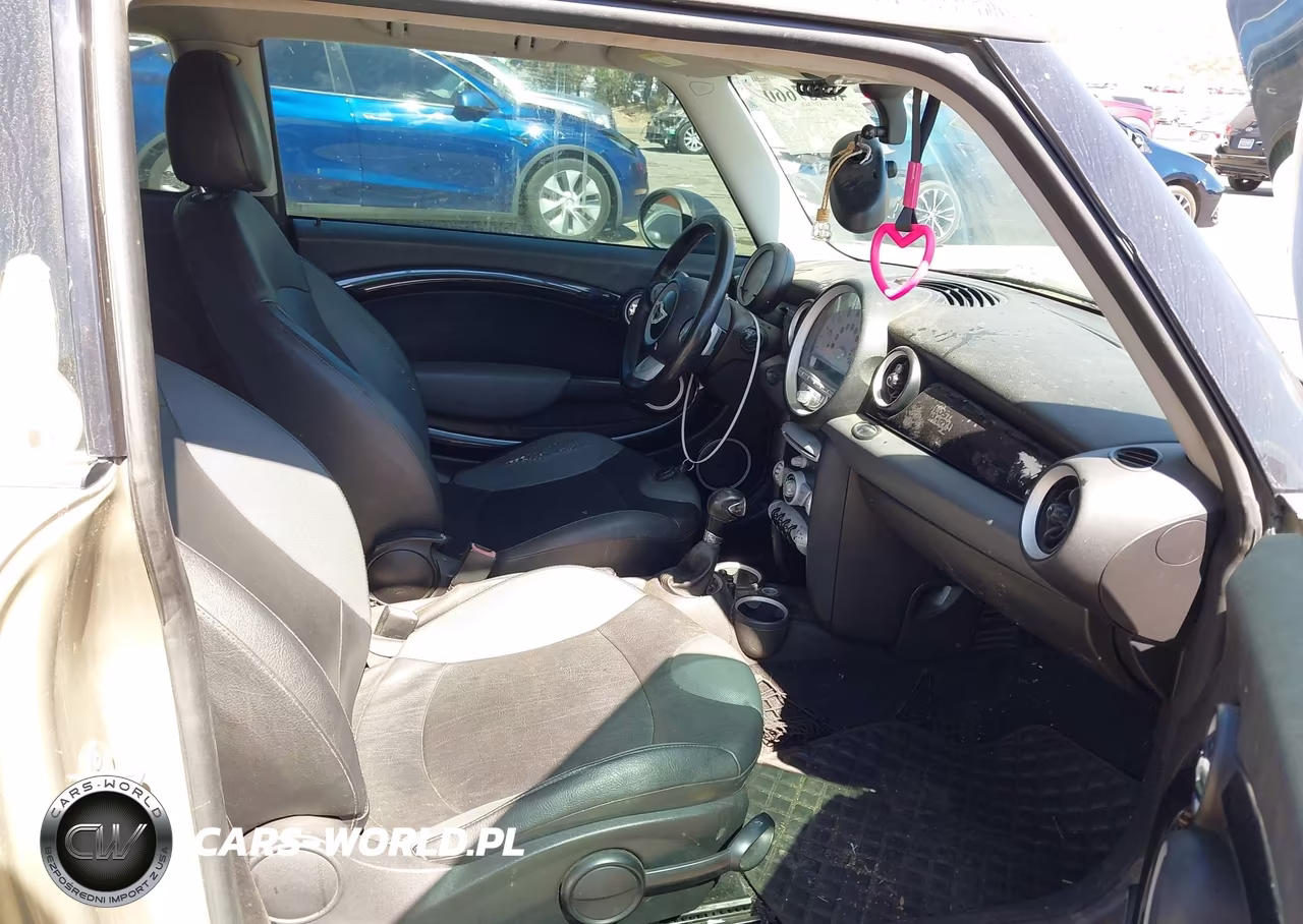 2010 Mini Cooper S VIN:WMWMF7C53ATZ72902 - 5