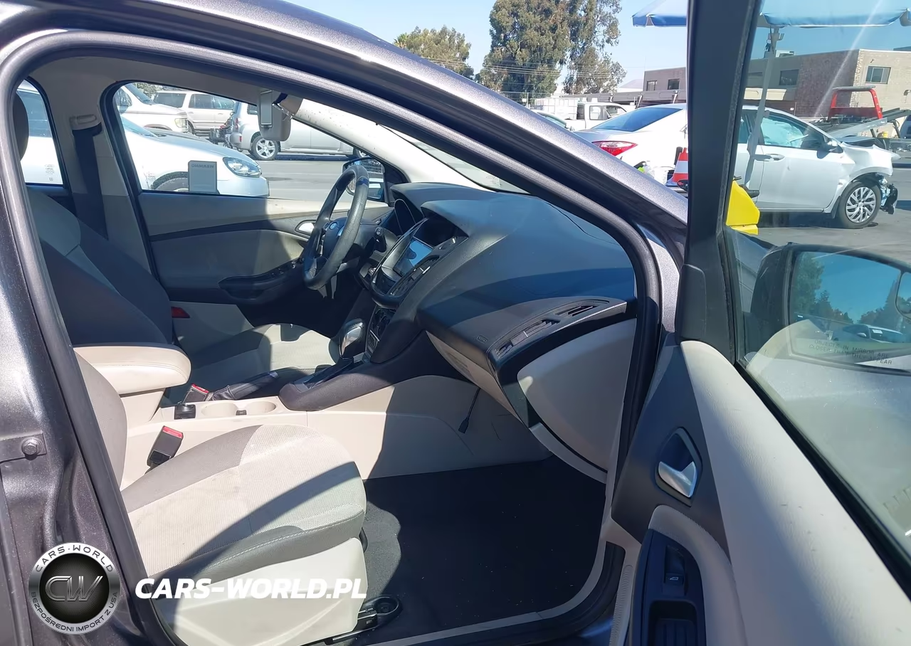 2014 Ford Focus Se VIN:1FADP3K23EL332507 - 5