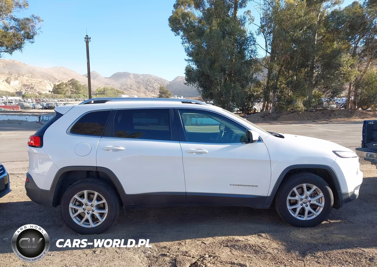 2016 Jeep Cherokee Latitude VIN:1C4PJMCB0GW301570 - 13