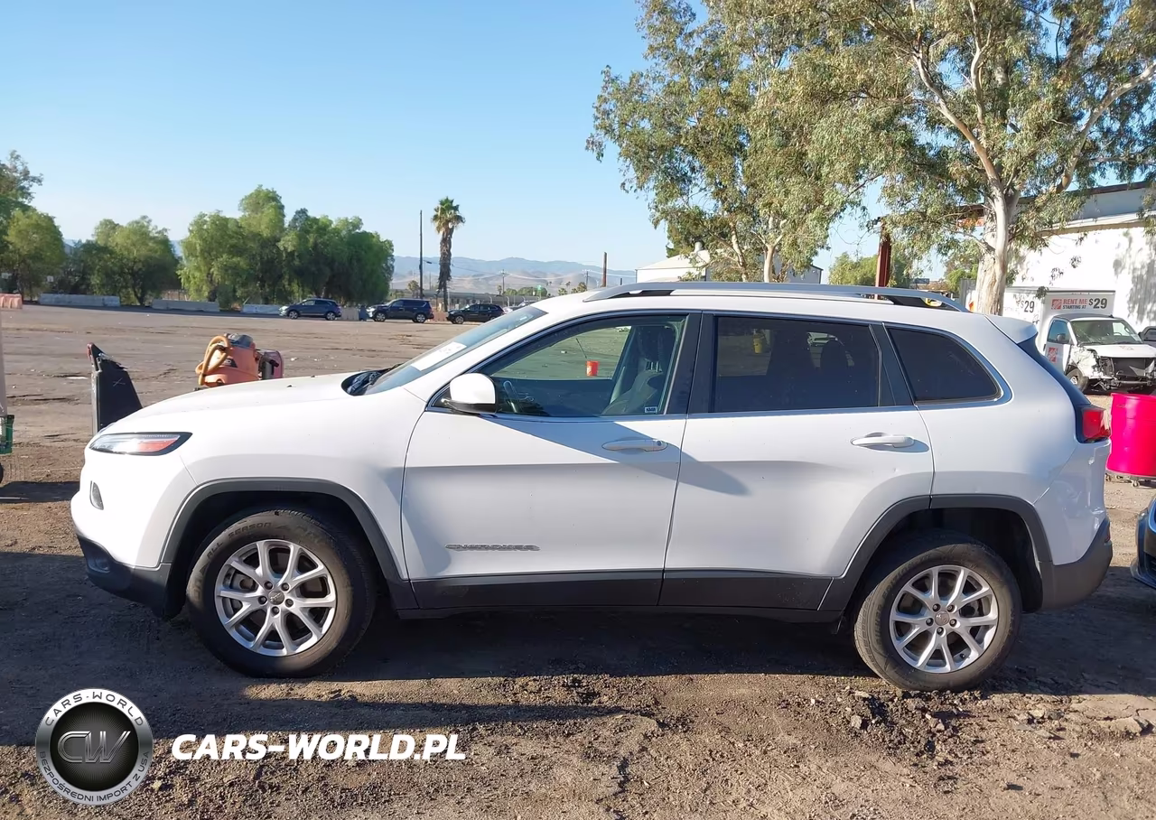 2016 Jeep Cherokee Latitude VIN:1C4PJMCB0GW301570 - 14