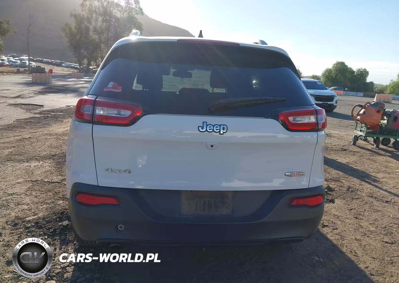 2016 Jeep Cherokee Latitude VIN:1C4PJMCB0GW301570 - 16