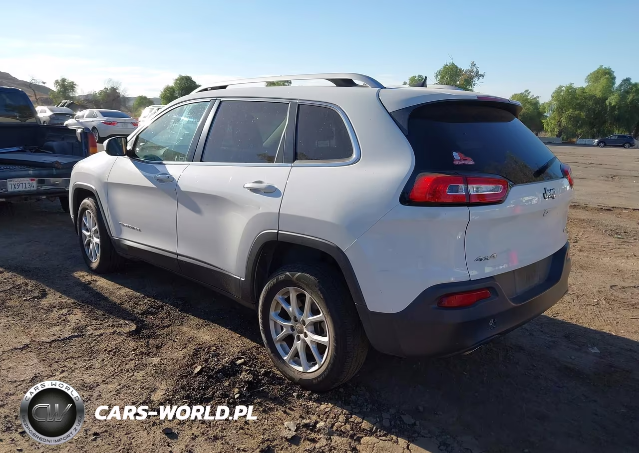 2016 Jeep Cherokee Latitude VIN:1C4PJMCB0GW301570 - 3