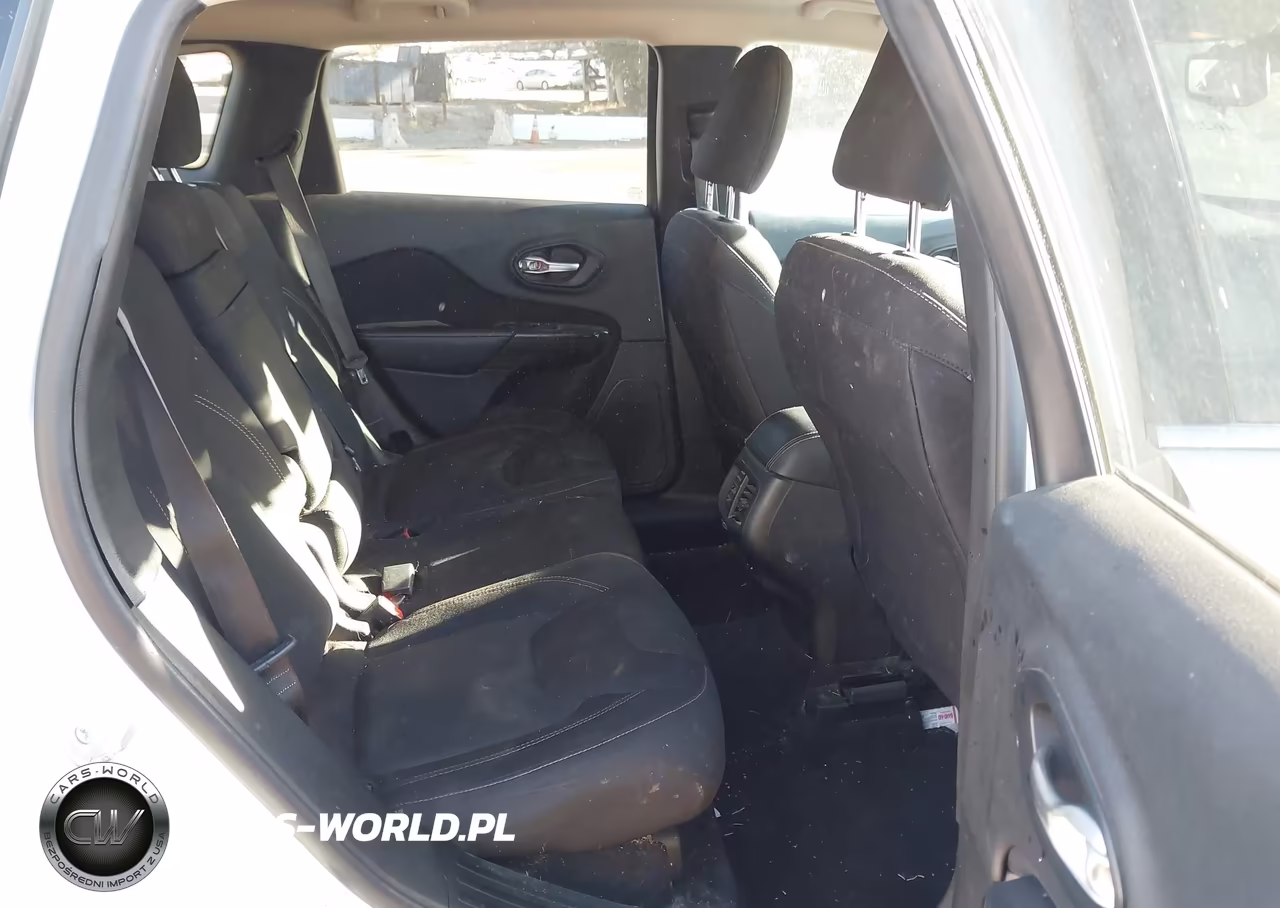 2016 Jeep Cherokee Latitude VIN:1C4PJMCB0GW301570 - 8