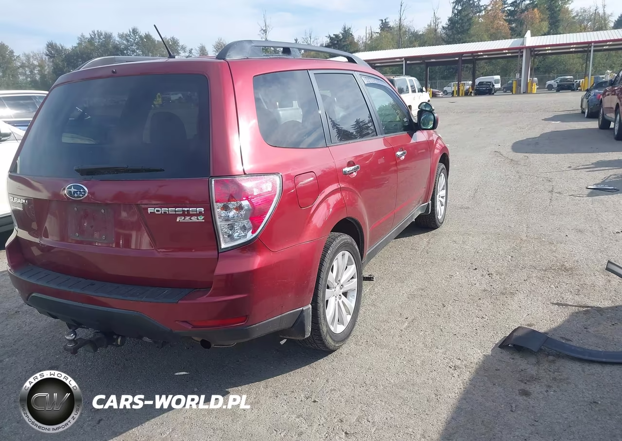 2013 Subaru Forester 2.5X Premium VIN:JF2SHADC8DH407407 - 4