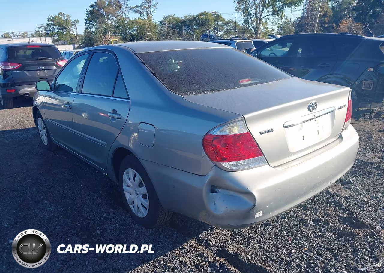 2005 Toyota Camry Le VIN:4T1BE32K95U574215 - 14