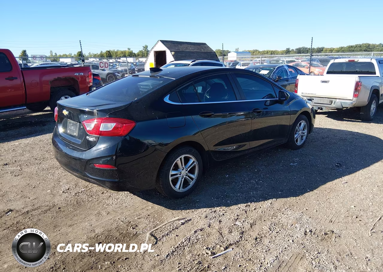 2017 Chevrolet Cruze Lt Auto VIN:1G1BE5SM8H7211949 - 4