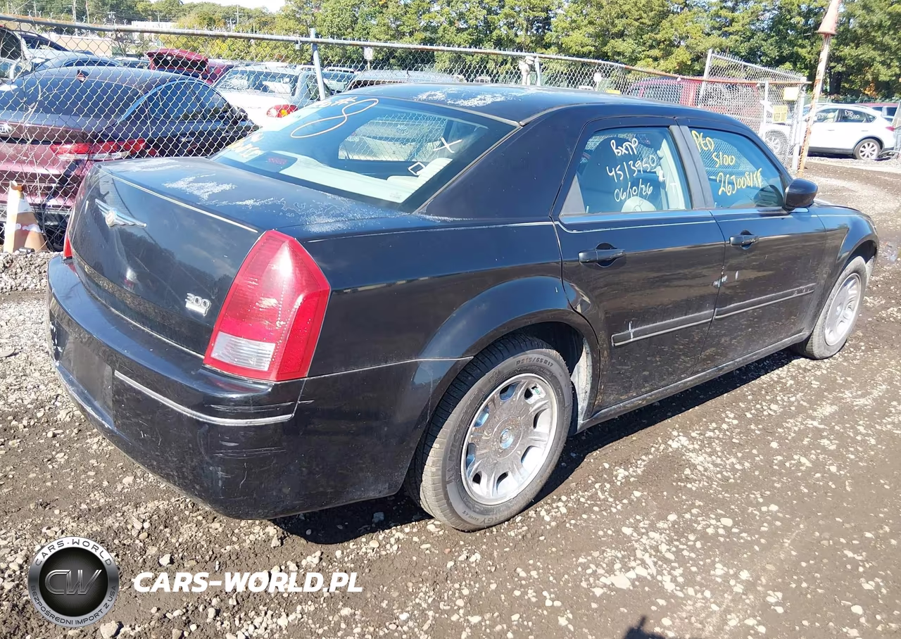 2005 Chrysler 300 Touring VIN:2C3AA53G15H634755 - 4