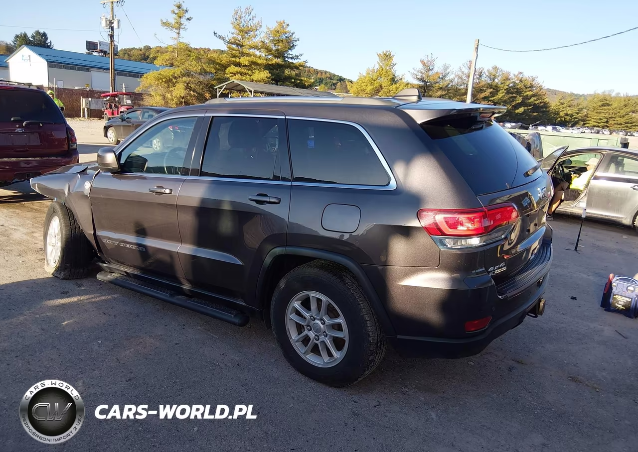 2020 Jeep Grand Cherokee Laredo E 4X4 VIN:1C4RJFAG8LC335593 - 3