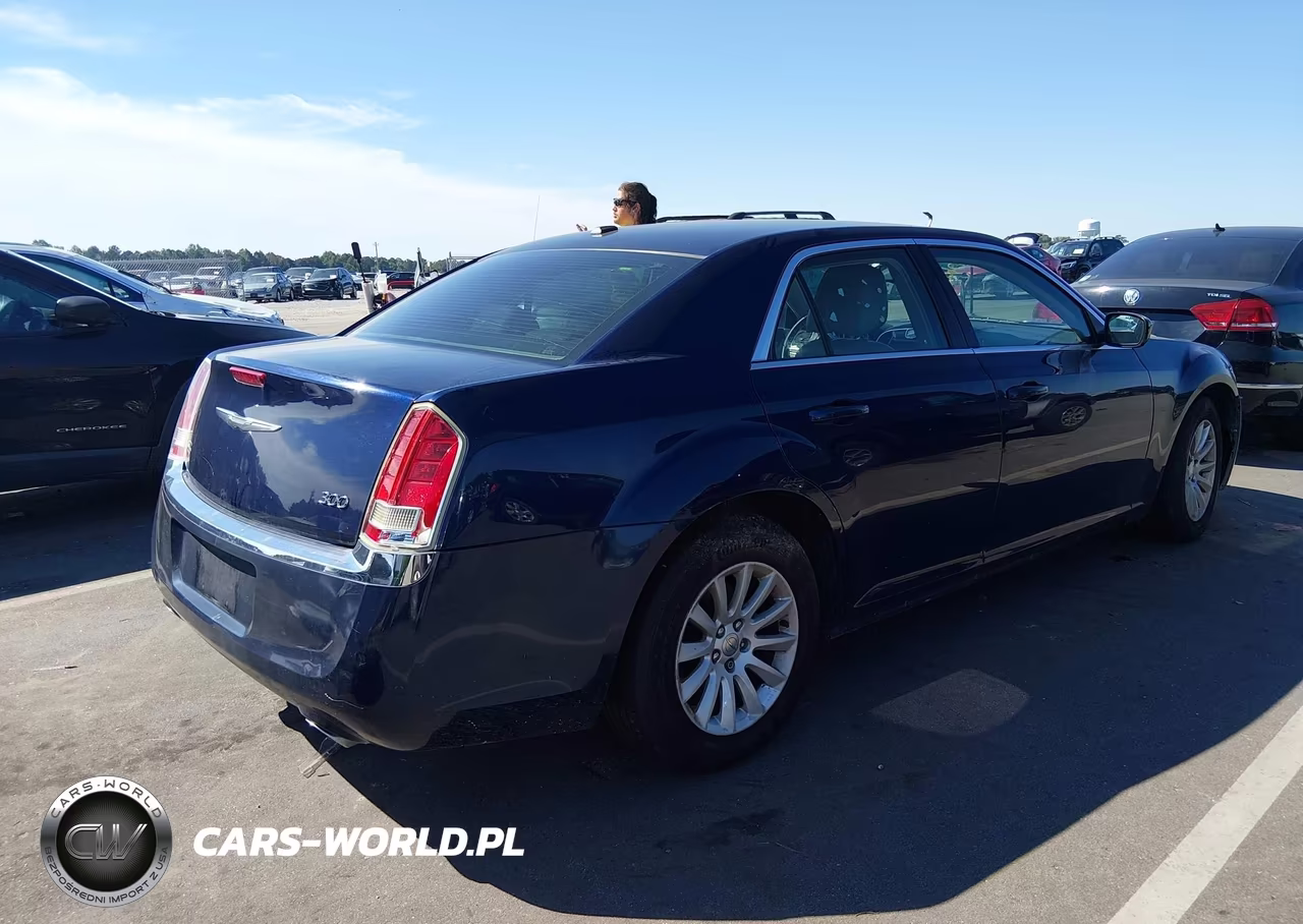 2014 Chrysler 300 VIN:2C3CCAAGXEH190046 - 4
