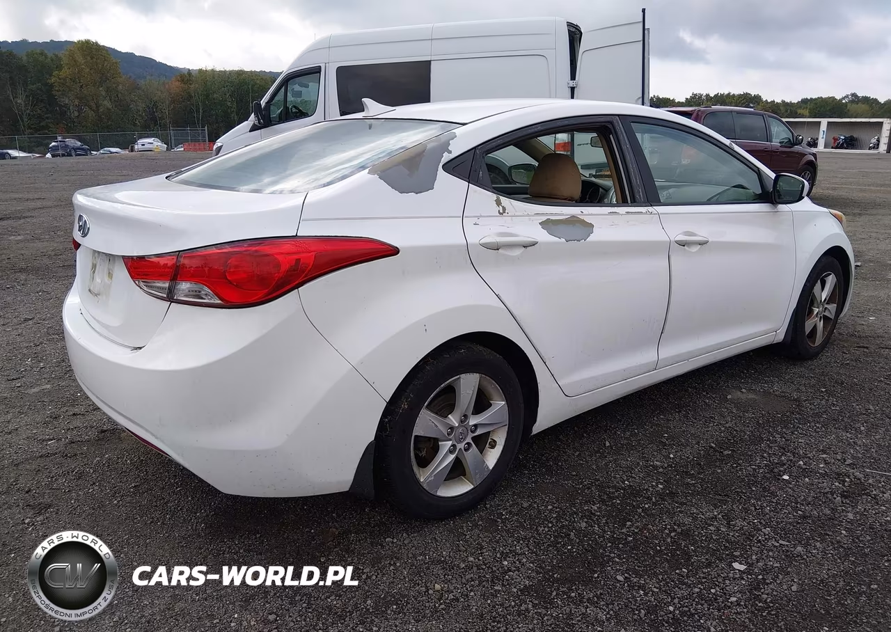 2013 Hyundai Elantra Gls VIN:5NPDH4AE9DH294535 - 4