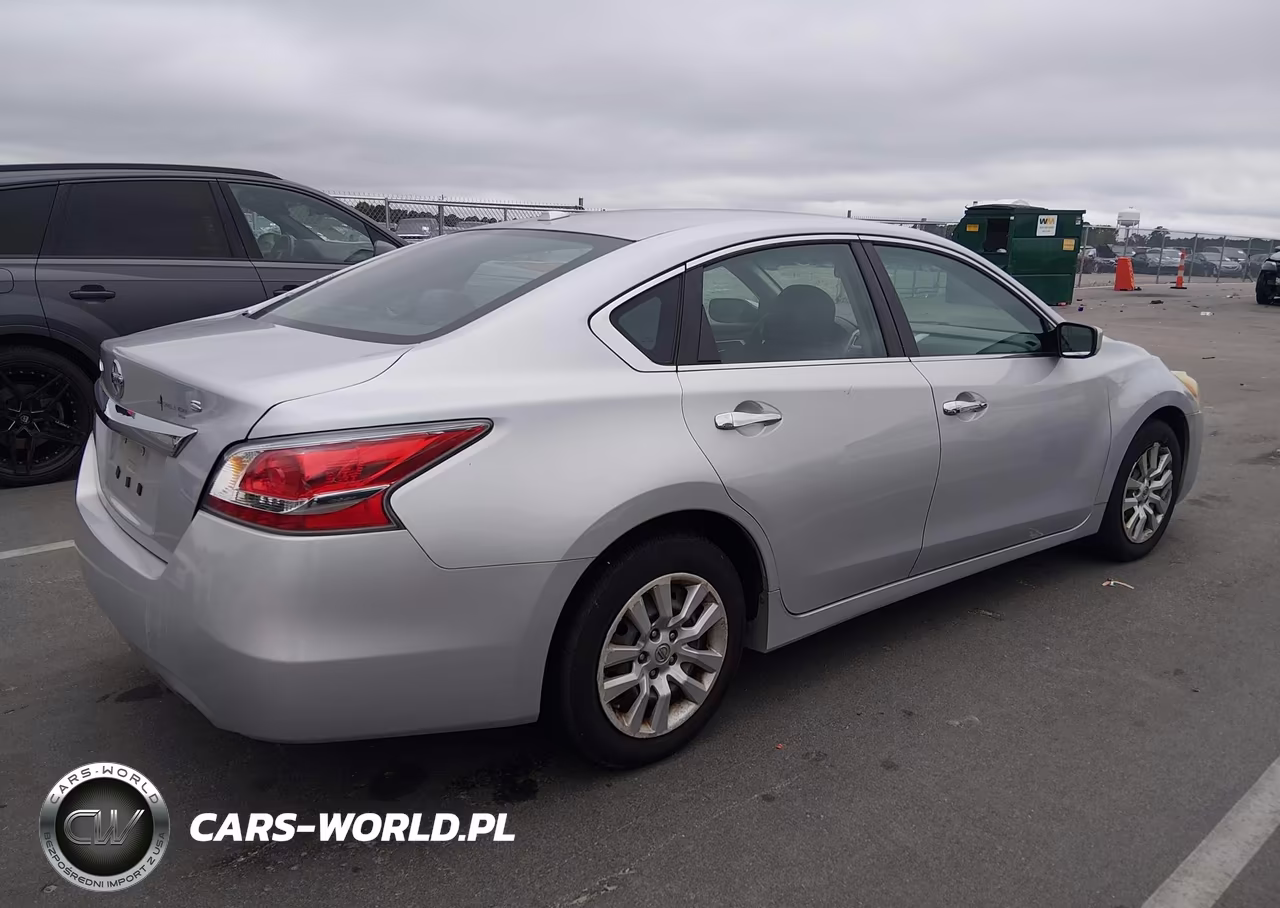 2015 Nissan Altima 2.5 S VIN:1N4AL3AP3FN372121 - 4