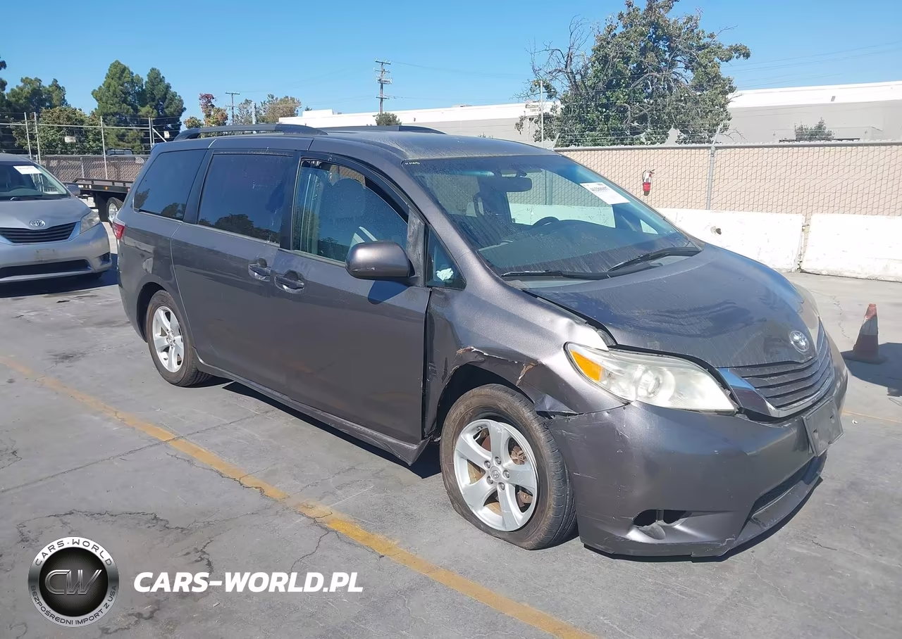 2015 Toyota Sienna Le 8 Passenger – zdjęcie 1 z 16