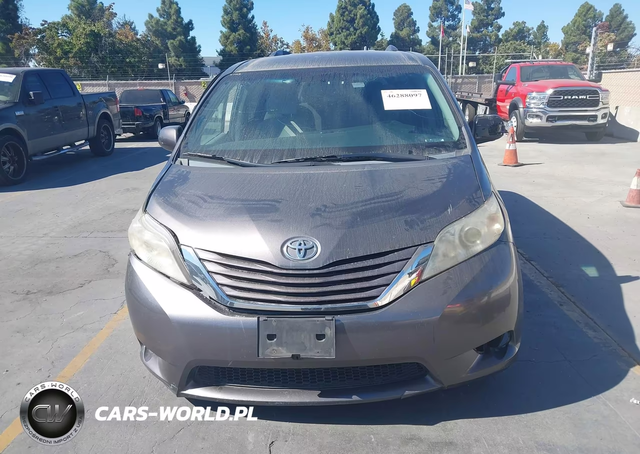 2015 Toyota Sienna Le 8 Passenger VIN:5TDKK3DC9FS567032 - 12