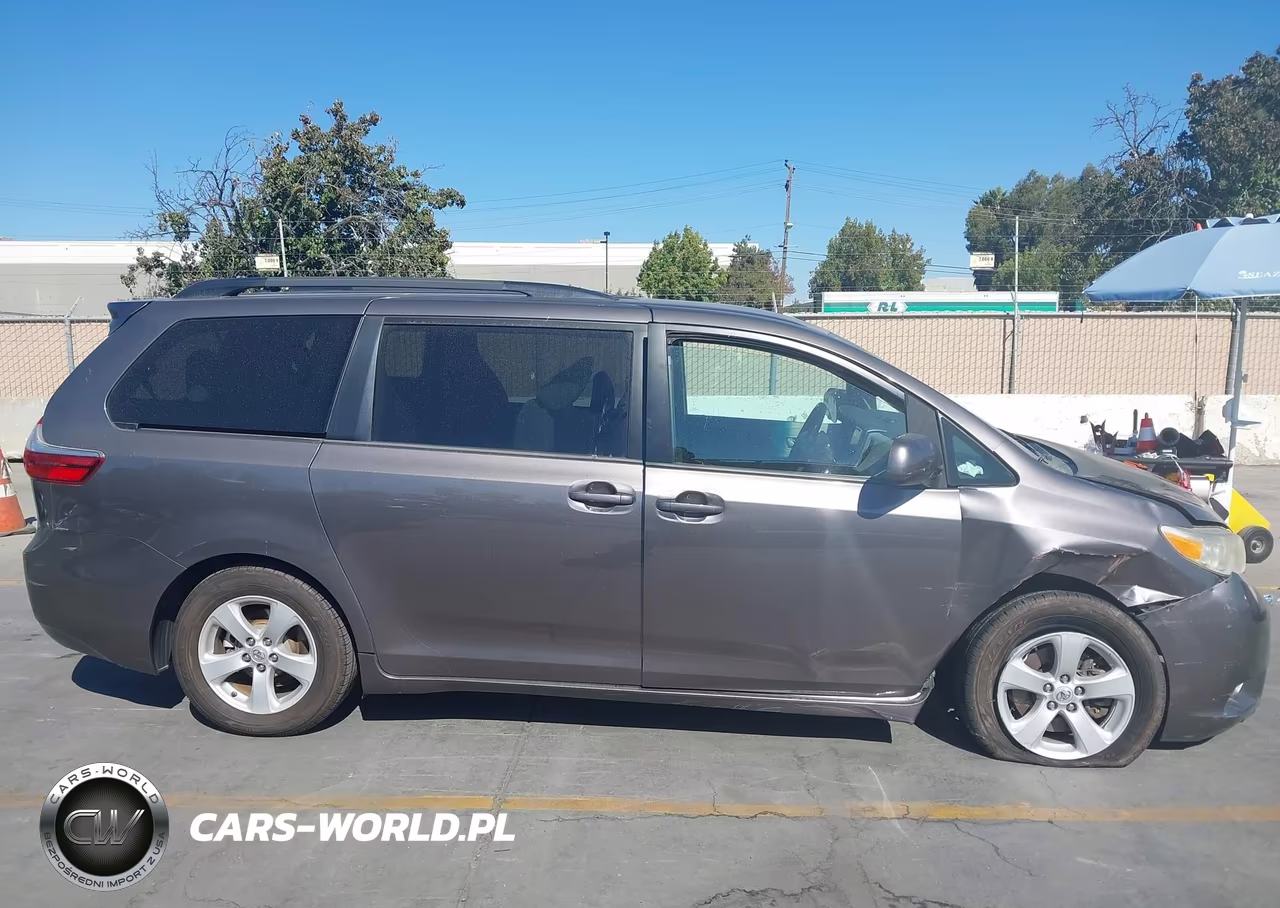 2015 Toyota Sienna Le 8 Passenger VIN:5TDKK3DC9FS567032 - 13