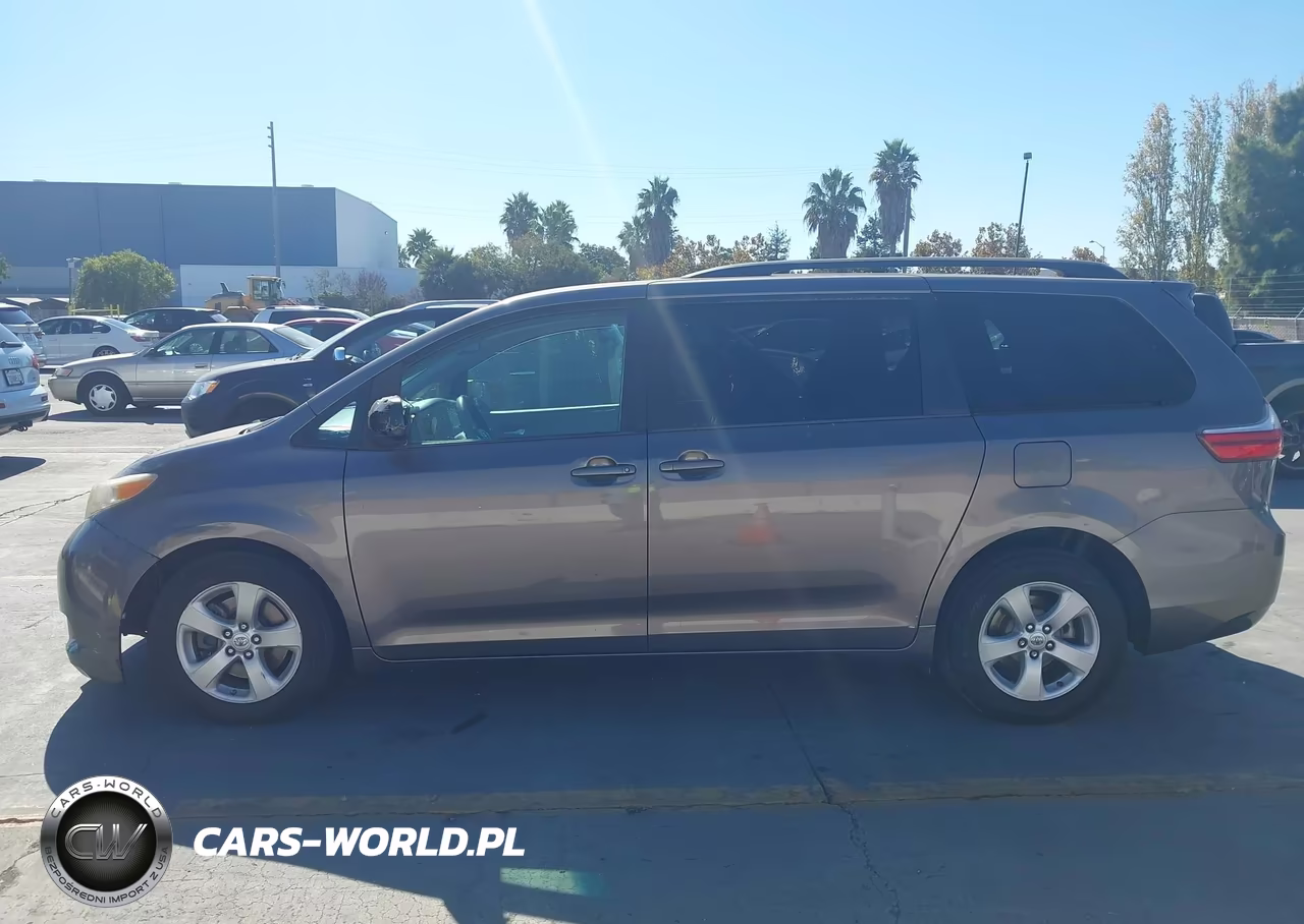 2015 Toyota Sienna Le 8 Passenger VIN:5TDKK3DC9FS567032 - 14