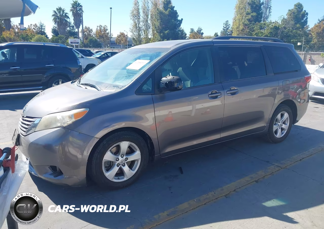 2015 Toyota Sienna Le 8 Passenger VIN:5TDKK3DC9FS567032 - 2