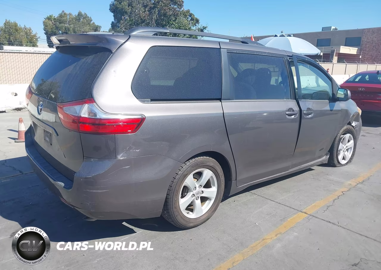 2015 Toyota Sienna Le 8 Passenger VIN:5TDKK3DC9FS567032 - 4